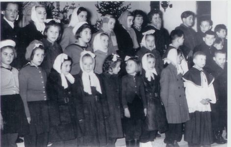 1960_korul._karacsonyi_szavalas_a_katolikus_templomban.jpg